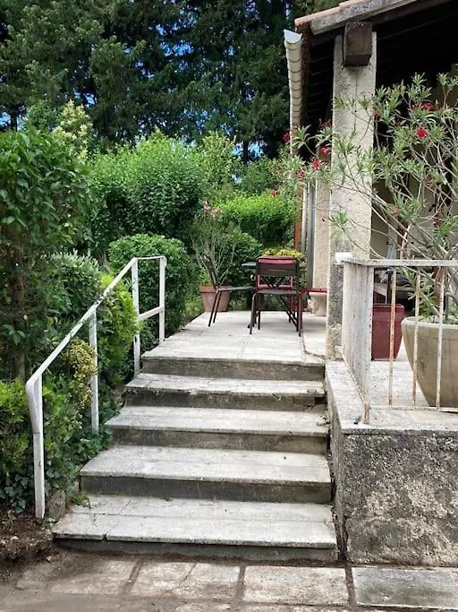 איל-סור-לה-סורג Villa Yvette 0*,